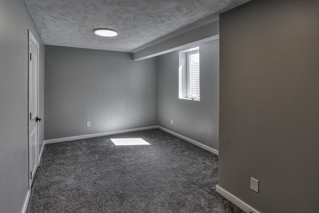 Building Photo - Amazing Aksarben Home