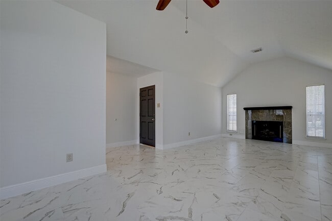 Building Photo - 16015 Surrey Woods Dr