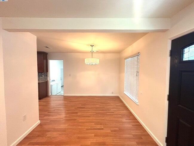 Building Photo - 3428 San Marino Ave