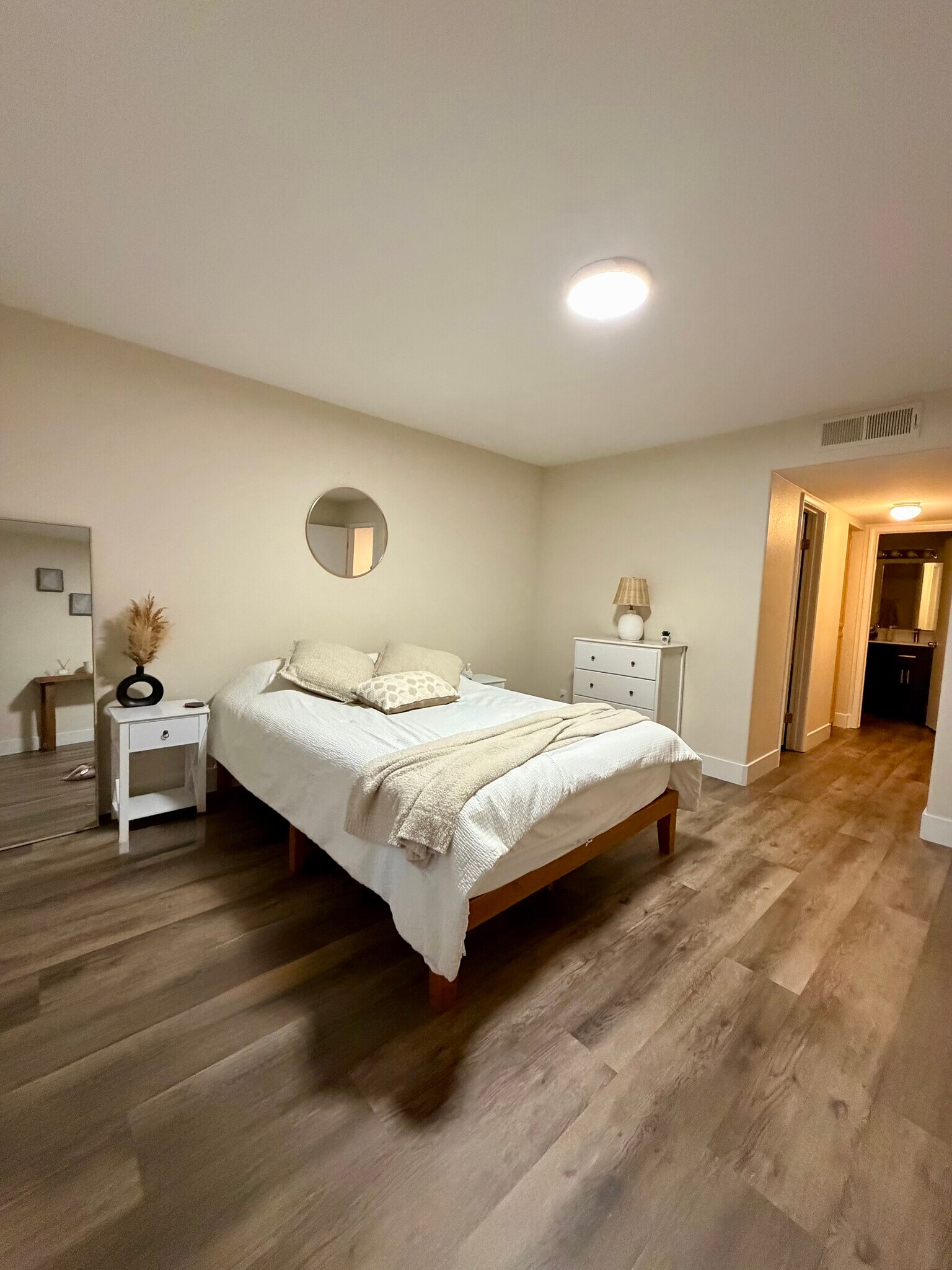 Master Bedroom - 1575 W Warm Springs Rd