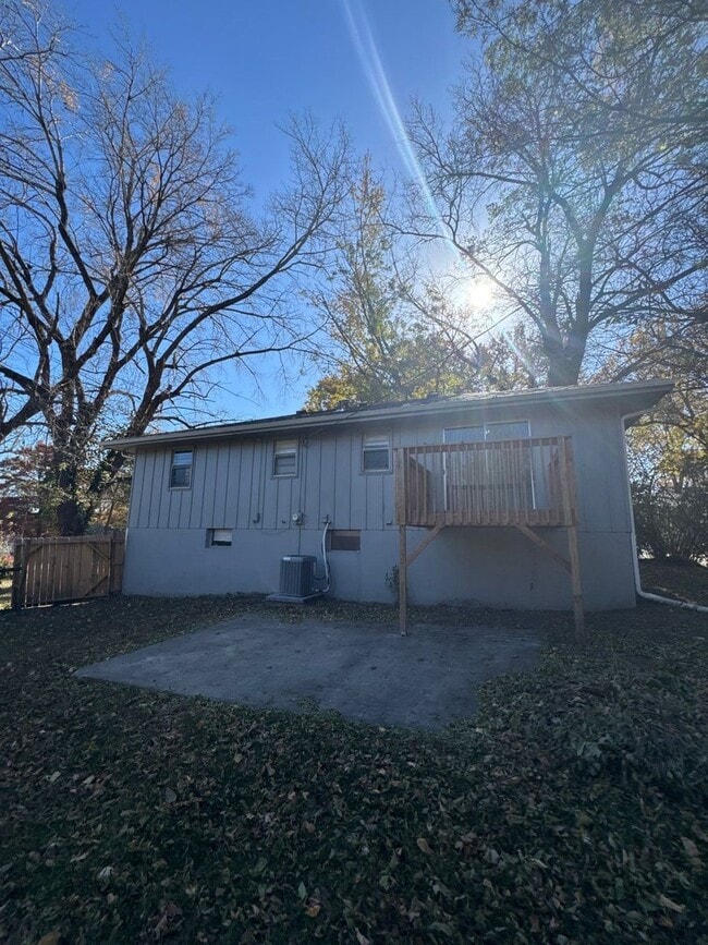 Building Photo - AVAILABLE NOW!! Oak Grove 3 Bed 2 Car garage!