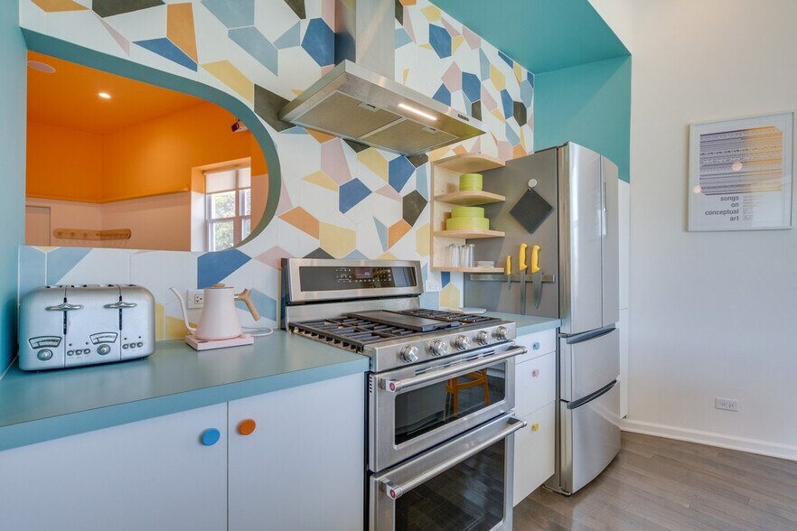 Building Photo - 3247 S Oakley Ave