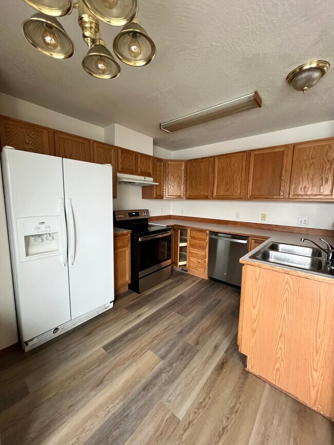 Building Photo - 1625 E Coeur D Alene Ave