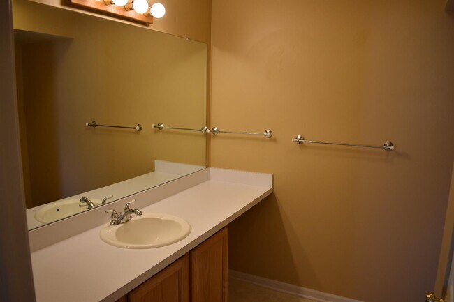 Building Photo - 1462 Millbrook Trail