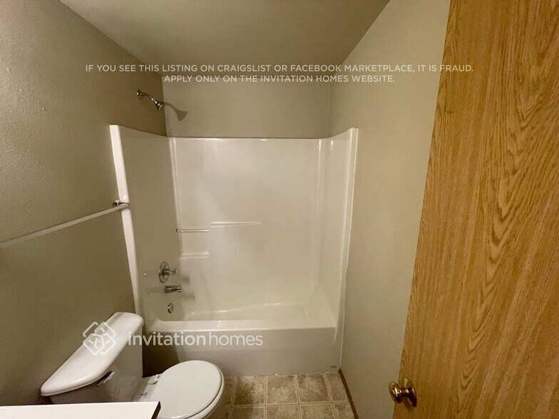 Building Photo - 14904 Woodland Ave E