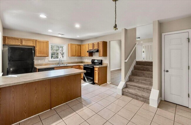 Building Photo - Bright, Spacious, and Ideally Located in t...