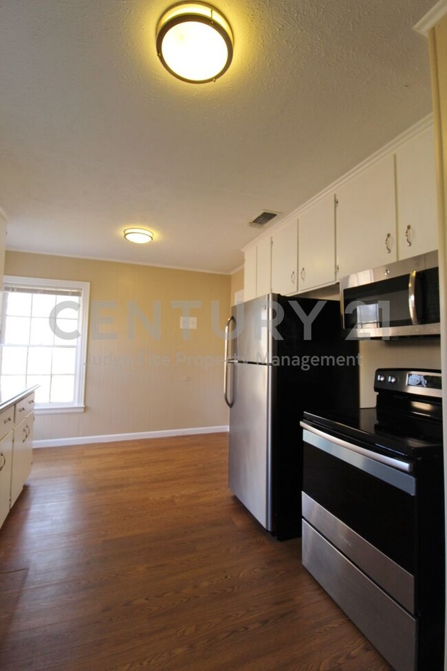 Building Photo - Well Maintained 3/2/2 Near TCU For Rent!
