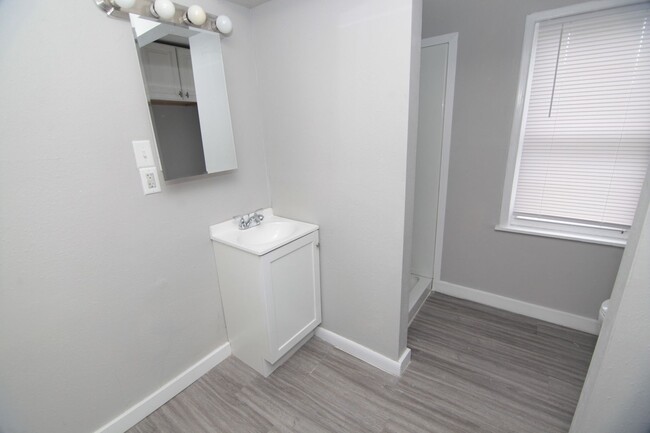 Building Photo - Newly Rehabbed 1-Bedroom Home – Pet Friend...