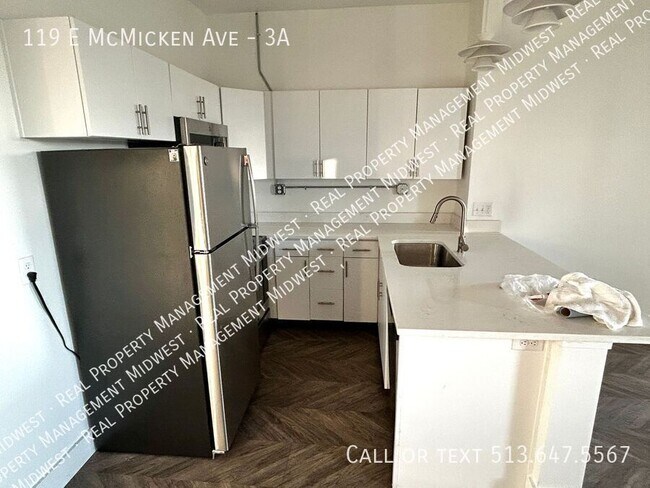 Building Photo - 119 E McMicken Ave