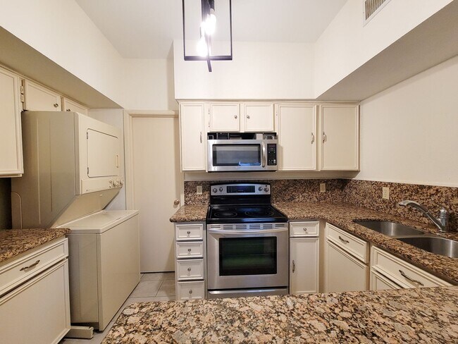 Building Photo - BEAUTIFUL UPDATED 2 BEDROOM 2 BATH CONDO. ...