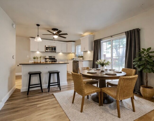 Building Photo - 2986 Buttonwood Dr