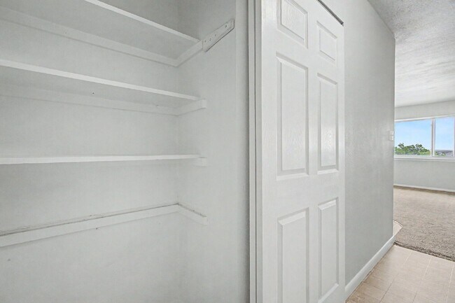 Building Photo - 1163 Cree Dr