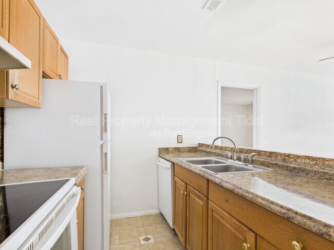 Building Photo - 513 Summit Ct