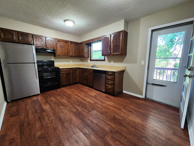 Kitchen - 8902 Haskins St