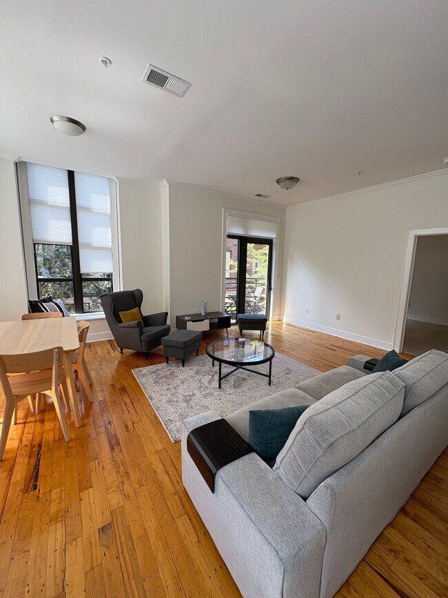 Building Photo - 1 Bedroom 1 Bath Condo Downtown Greenville...