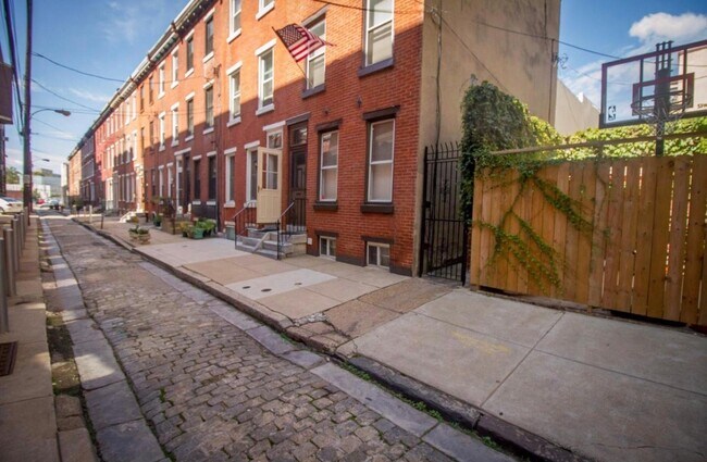 Building Photo - 1827 Carlton St