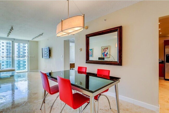 Building Photo - 3000 S Ocean Dr