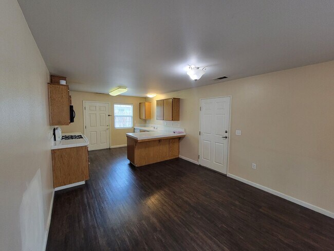 Building Photo - 2313 W Lark Ave