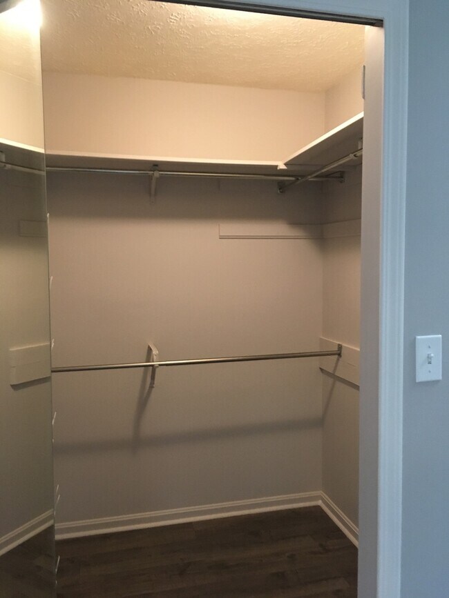 Building Photo - Beautifully Renovated 3 Bedroom 2 Bath Hou...