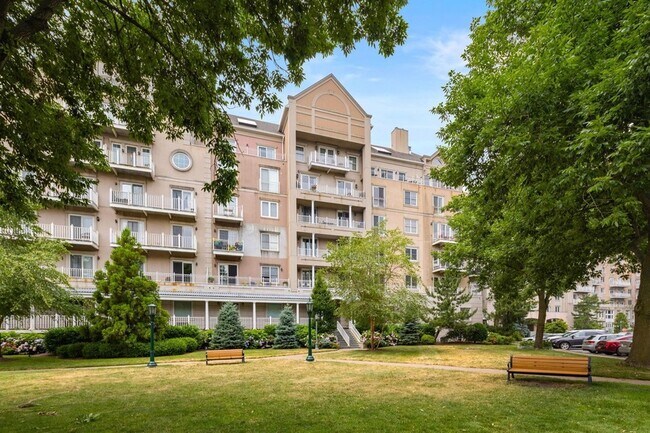 Building Photo - 101 Shearwater Ct E