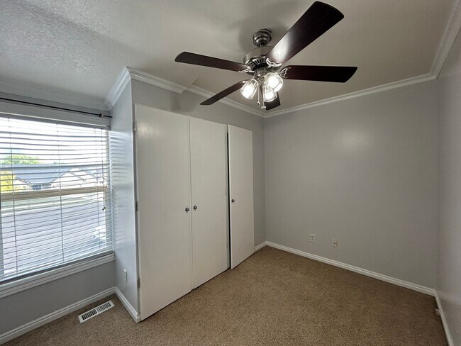 Building Photo - 4 Bedroom 4 Bathroom Home in Provo, Utah!