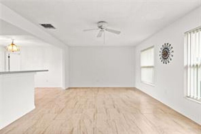 Building Photo - Lakefront Living in Longwood – Winsor Manor