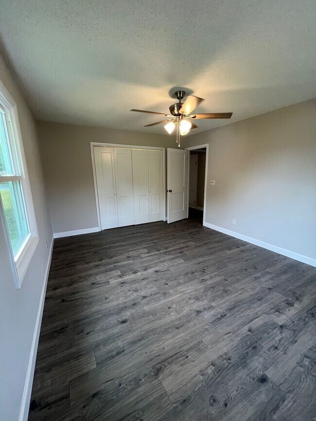 Building Photo - Newly Renovated Single-Family Home in Wash...