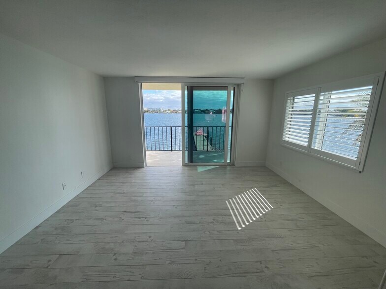 Building Photo - 300 Croton Ave