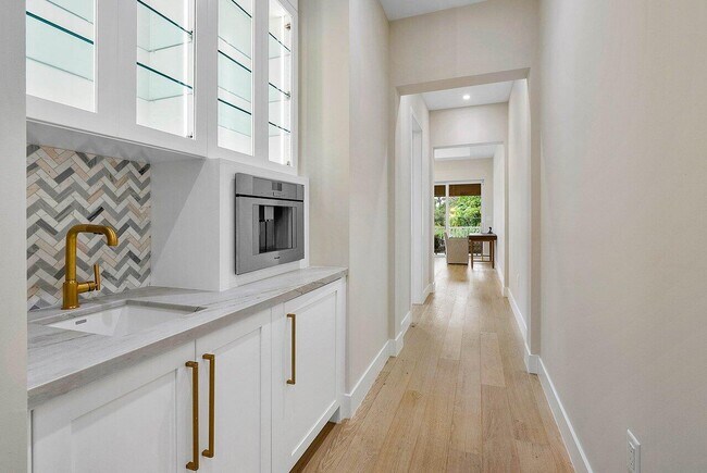 Building Photo - 909 Bond Way