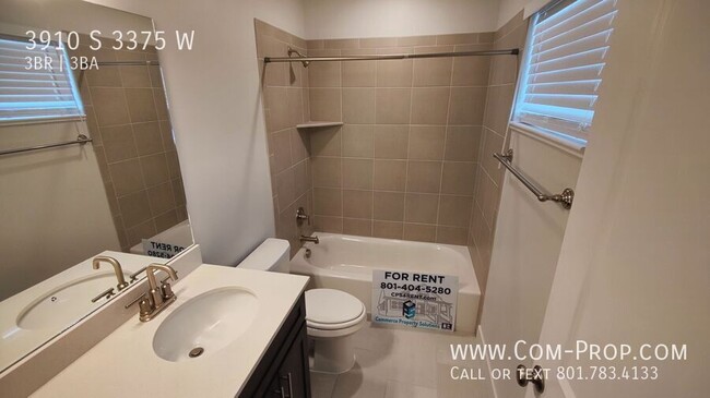 Building Photo - Modern 3 bed 2.5 bath TH for Rent in West ...