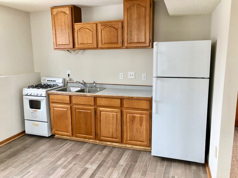 Building Photo - 902 W Lincoln Ave #2