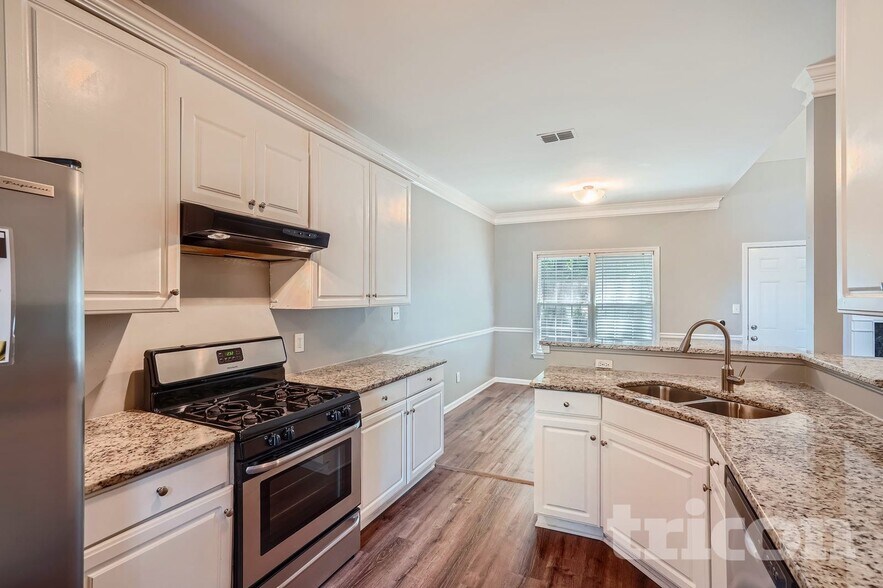 Building Photo - 2200 Sugarbirch Dr