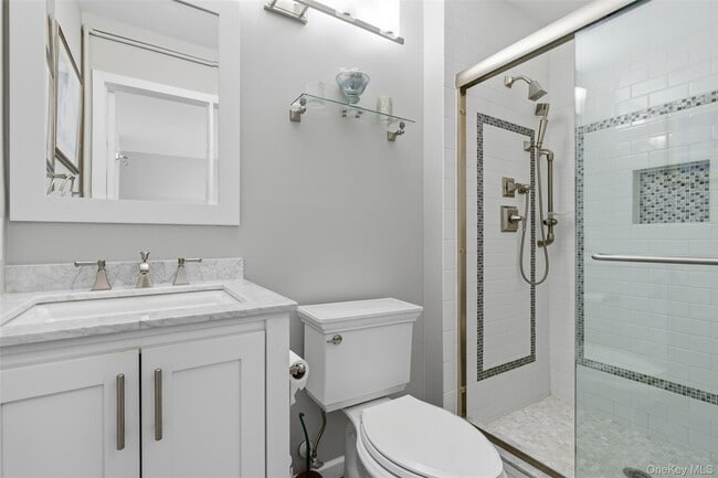 Building Photo - 10 Bayberry Ln