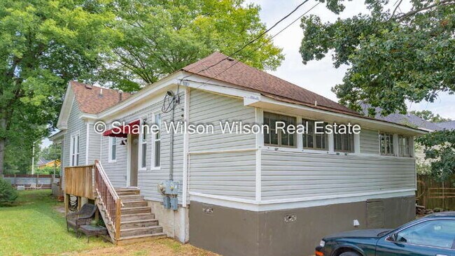 Building Photo - 2406 Bailey Ave
