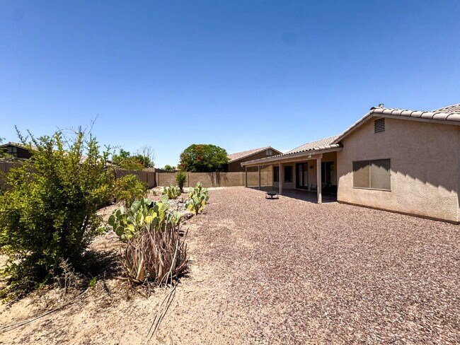 Building Photo - Stunning 4-Bed, 3-Bath Home in Sierra Montana