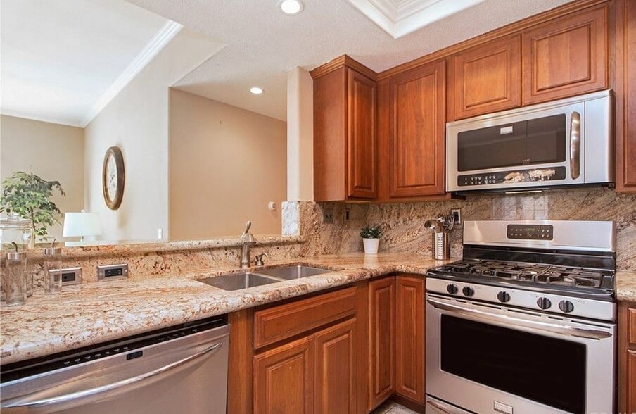 Building Photo - 28952 Canyon Lake Dr