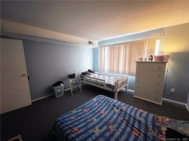 Building Photo - 10 Georgetown Dr