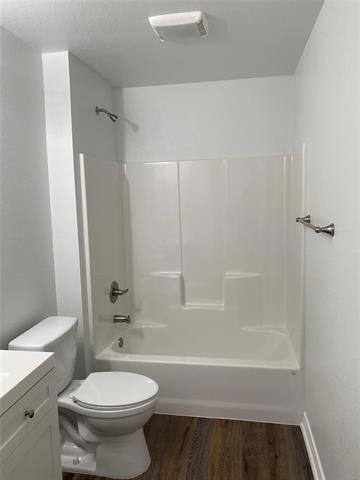 Building Photo - 521 E Sears St