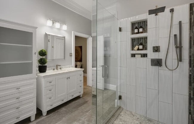 Building Photo - 5909 Greenevers Dr