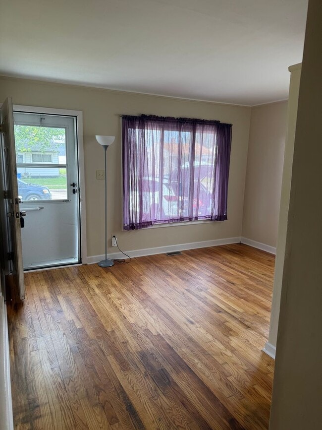 Building Photo - Awesome Property for an Awesome Price