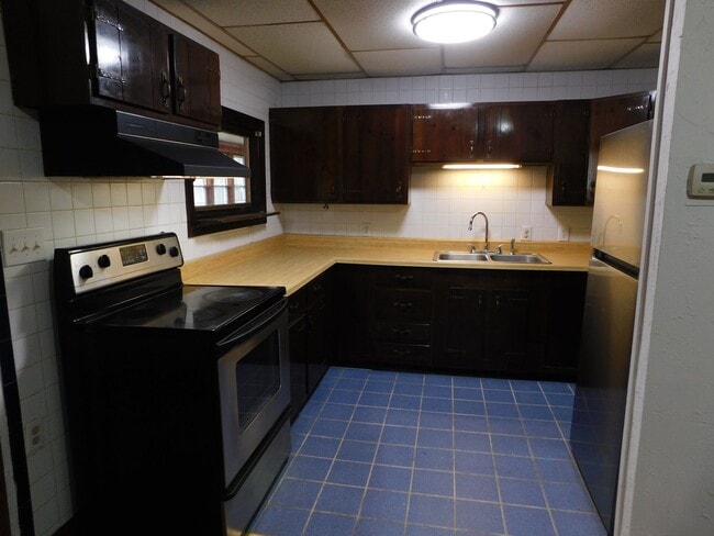 Building Photo - 240 Dogwood Dr