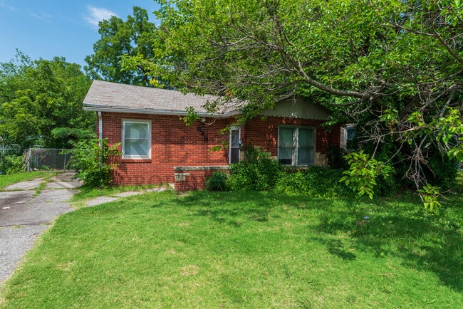 Building Photo - 839 N Oliver St