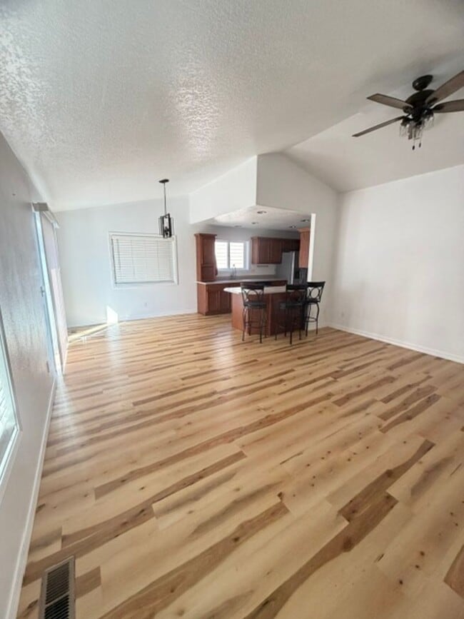 Building Photo - 1006 Frontier Ct