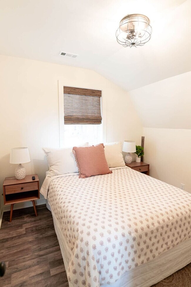 Building Photo - 8442 E McNelly Rd