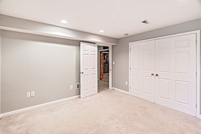 Building Photo - 917 Benalli Dr