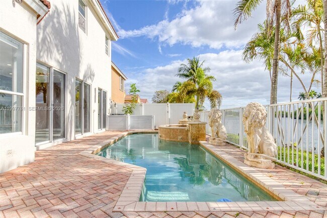 Building Photo - 5363 SW 38th Ave