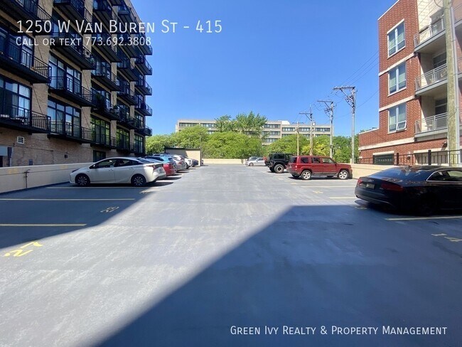 Building Photo - 1250 W Van Buren St