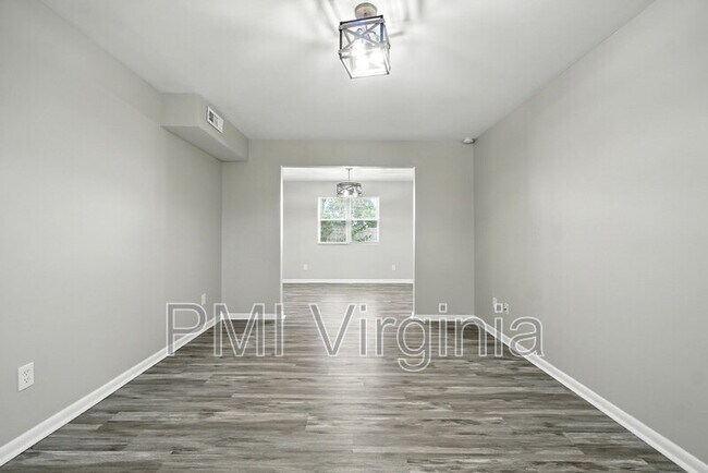 Building Photo - 5081 Holly Farms Dr