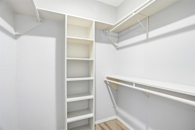 Building Photo - 416 Colonial Pl