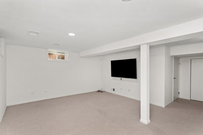 Building Photo - 1380 Cavell Ave